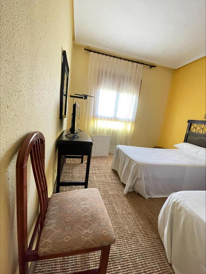 Hostal El Botero Monreal del Campo Exterior photo