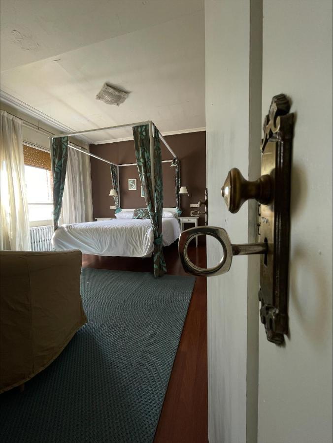 Hostal El Botero Monreal del Campo Exterior photo